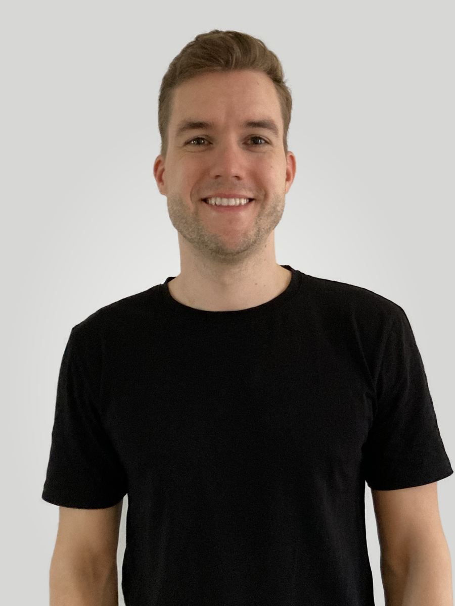 Portret van Mathieu Vanbecelaere, klinisch psycholoog in opleiding bij helder.